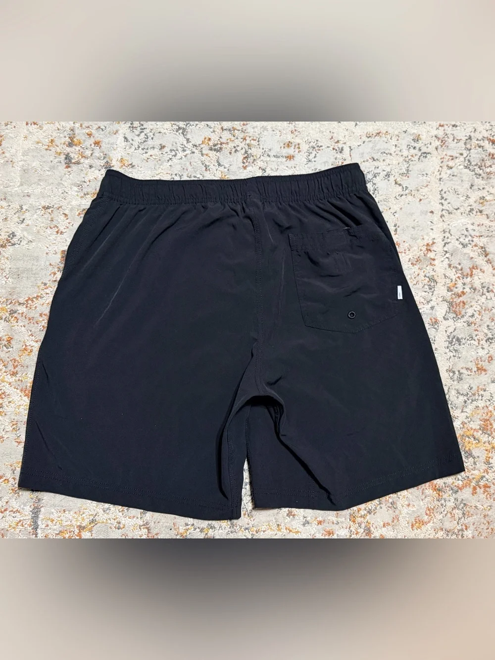 Vuori Men's black Kore Shorts size Large